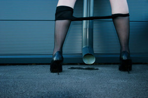 女人憋尿有什么壞處？女性憋尿危害大