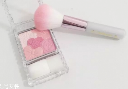 腮紅怎么用好？正確使用腮紅的方法