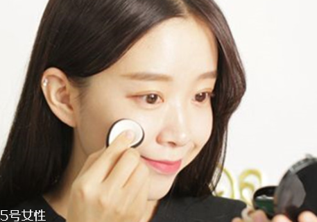 2018奶茶妝怎么畫(huà)？偽素顏撩漢妝容畫(huà)法