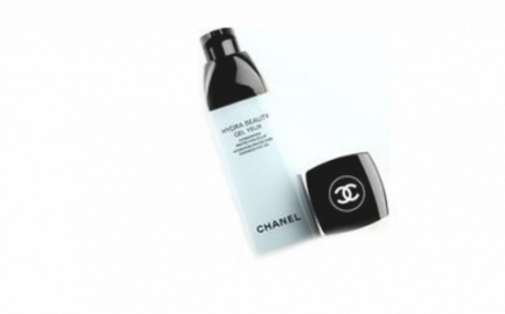 香奈兒山茶花眼霜好用嗎？香奈兒眼霜使用方法