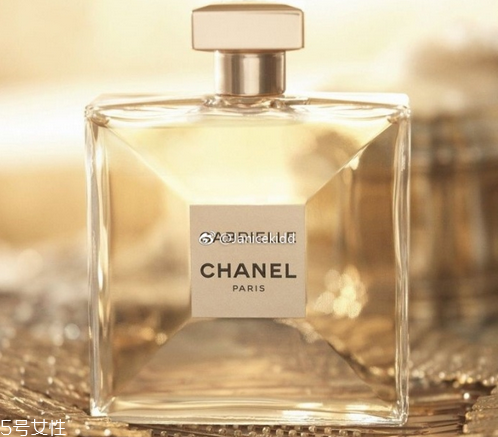 香奈兒嘉柏麗香水多少錢一瓶？女人最愛的香奈兒香水推薦