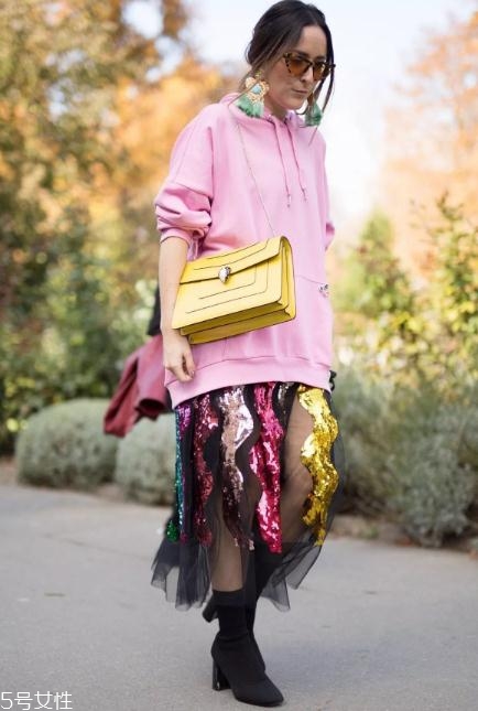 亮片裙子怎么搭配？年底聚會就要blingbling