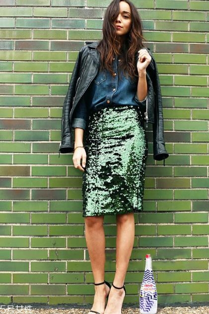 亮片裙子怎么搭配？年底聚會就要blingbling