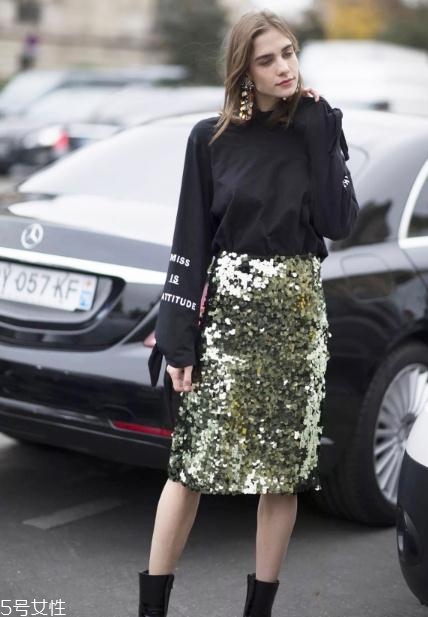 亮片裙子怎么搭配？年底聚會就要blingbling