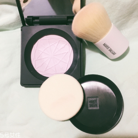 瑪麗黛佳蜜粉餅好用嗎？性價比較高的國產(chǎn)化妝品