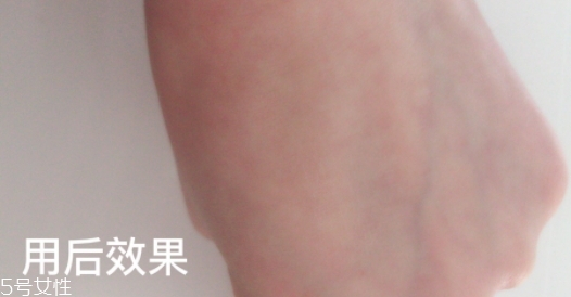 散粉可以直接涂臉上嗎？不建議直接用