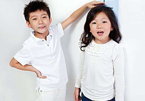 打羽毛球可以長高嗎_長高的幾種運(yùn)動方式 打羽毛球可以長高嗎_長高的幾種運(yùn)動方式