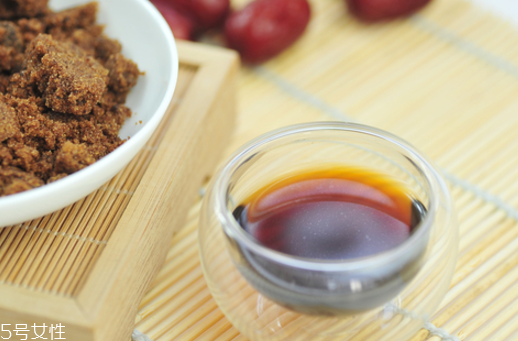 阿膠可以和紅糖一起吃嗎？煮紅糖水要放多少紅糖？