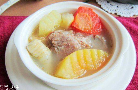 魚湯可以放胡蘿卜嗎 胡蘿卜魚湯食譜 魚湯可以放胡蘿卜嗎 胡蘿卜魚湯食譜