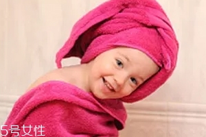 冬季洗澡太多有什么危害？皮膚干燥易起皮