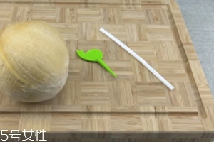 泰國(guó)烤椰子多少錢(qián)一個(gè)？味道非常特別