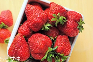 草莓和蝦能一起吃嗎？