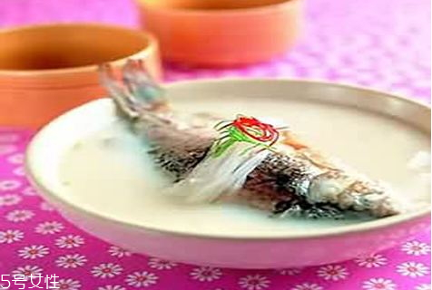 魚湯用冷水還是熱水 熬魚湯的小技巧 魚湯用冷水還是熱水 熬魚湯的小技巧