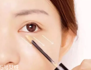 粉底先還是遮瑕先？最好先用粉底液