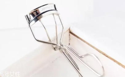 睫毛夾一定要用貴的嗎？睫毛夾的價(jià)格差距真的在于技術(shù)嗎？