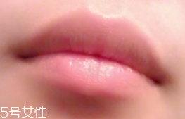 潤唇膏能用手涂嗎？效果不好還不衛(wèi)生