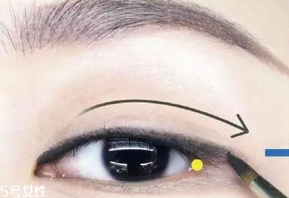 眼線筆畫法 手把手教你基礎(chǔ)眼線畫法 眼線筆畫法 手把手教你基礎(chǔ)眼線畫法