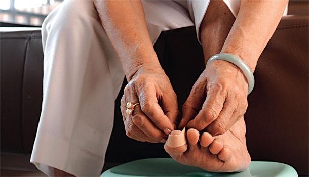 被螃蟹夾出血了怎么辦 如何正確處理傷口 被螃蟹夾出血了怎么辦 如何正確處理傷口