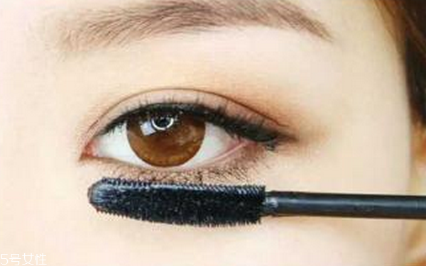 什么是折痕眼線？完整畫眼妝的順序