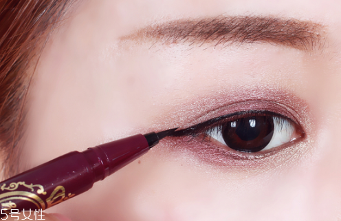 眼線筆硬頭和軟頭的哪個好用？單眼皮眼妝教程