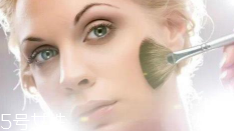 蜜粉可以用在唇部嗎？蜜粉可打造霧面雙唇