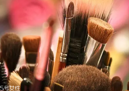 化妝刷怎么挑選？9種化妝刷全解析