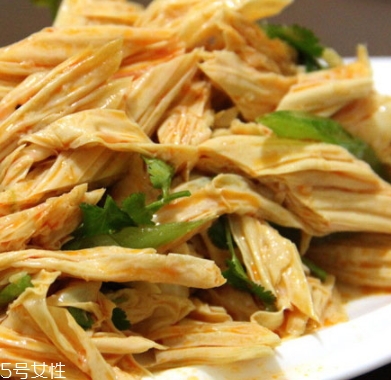 豆皮的營(yíng)養(yǎng)價(jià)值 豆皮的功效作用 豆皮的營(yíng)養(yǎng)價(jià)值 豆皮的功效作用