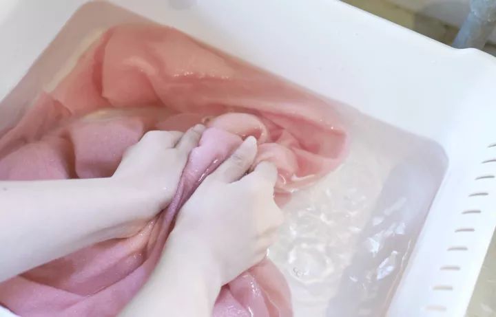 羊毛和羊絨的區(qū)別有哪些 一秒讓你分清羊毛和羊絨 羊毛和羊絨的區(qū)別有哪些 一秒讓你分清羊毛和羊絨