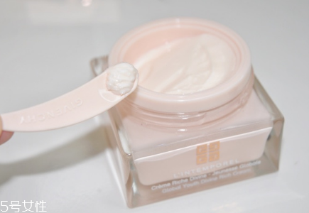 紀(jì)梵希少女面霜適合多大年齡？還你一個少女肌