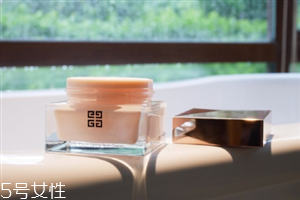 紀(jì)梵希少女面霜適合多大年齡？還你一個少女肌