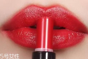 口紅致敏原因是什么？石蠟等成分在作怪