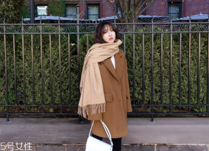 什么顏色圍巾顯臉白？選擇這幾條準(zhǔn)沒錯(cuò)