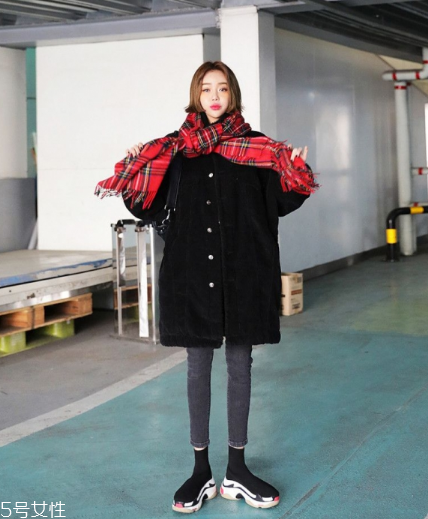 什么顏色圍巾顯臉白？選擇這幾條準(zhǔn)沒錯(cuò)