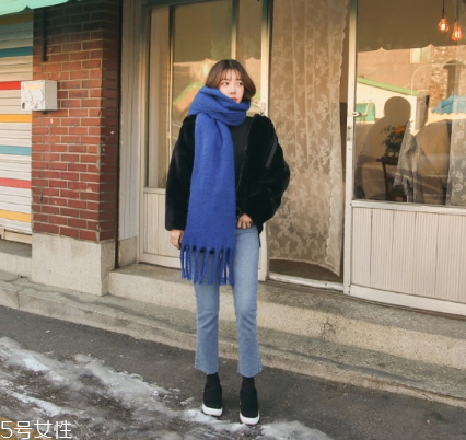 什么顏色圍巾顯臉白？選擇這幾條準(zhǔn)沒錯(cuò)