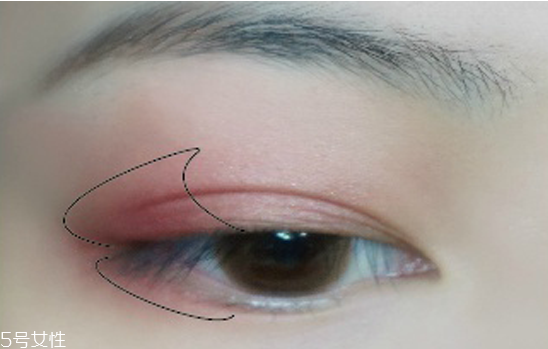2018秋冬酒紅色眼妝怎么畫？神秘又有女人味的妝容