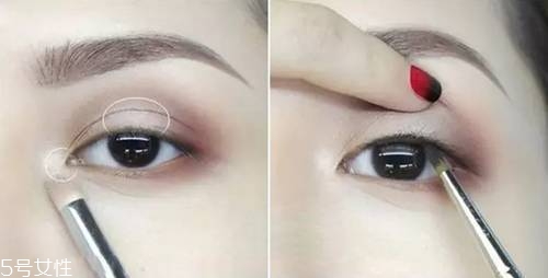 tiffany和pony酒紅色眼妝教程 化妝所需產(chǎn)品 tiffany和pony酒紅色眼妝教程 化妝所需產(chǎn)品