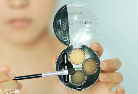 tiffany和pony酒紅色眼妝教程 化妝所需產(chǎn)品 tiffany和pony酒紅色眼妝教程 化妝所需產(chǎn)品