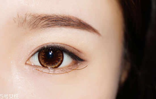 2018秋冬酒紅色眼妝怎么畫？神秘又有女人味的妝容