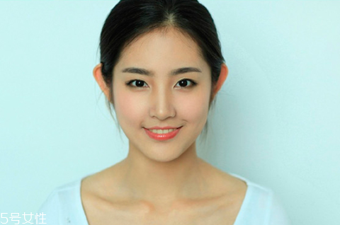 tiffany和pony酒紅色眼妝教程 化妝所需產(chǎn)品 tiffany和pony酒紅色眼妝教程 化妝所需產(chǎn)品