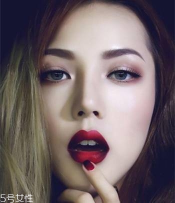 2018秋冬酒紅色眼妝怎么畫？神秘又有女人味的妝容