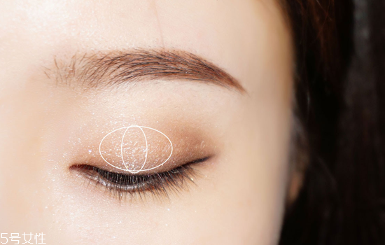 2018秋冬酒紅色眼妝怎么畫？神秘又有女人味的妝容