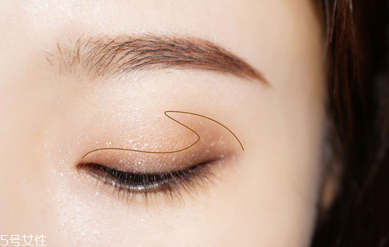 2018秋冬酒紅色眼妝怎么畫？神秘又有女人味的妝容