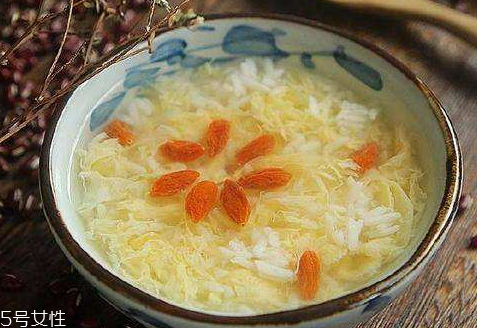 米酒雞蛋下奶嗎 因人而異 米酒雞蛋下奶嗎 因人而異