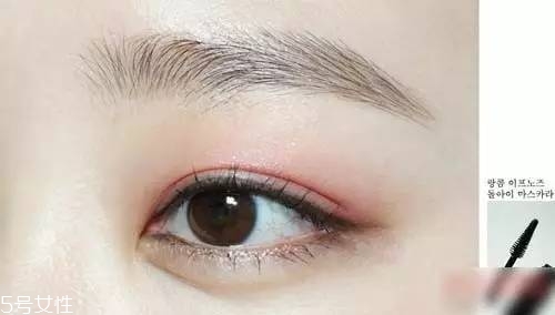 tiffany和pony酒紅色眼妝教程 化妝所需產(chǎn)品 tiffany和pony酒紅色眼妝教程 化妝所需產(chǎn)品