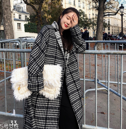 大衣買大點(diǎn)好看還是小點(diǎn)？適合自己就好