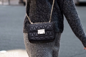 鏈條包適合冬天背嗎？教你做個(gè)包達(dá)人