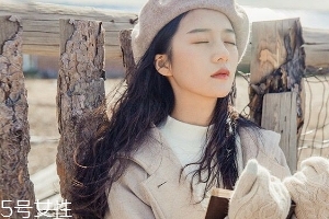 純色呢大衣怎么搭配？這樣搭美到?jīng)]朋友