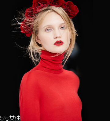 冬天內(nèi)搭怎么穿？一件毛衣搞定冬天內(nèi)搭難題