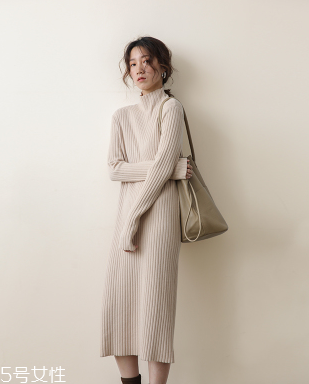 冬天內(nèi)搭怎么穿？一件毛衣搞定冬天內(nèi)搭難題