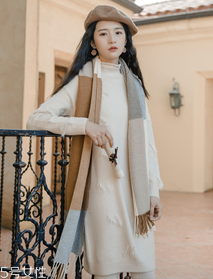 冬天內(nèi)搭怎么穿？一件毛衣搞定冬天內(nèi)搭難題